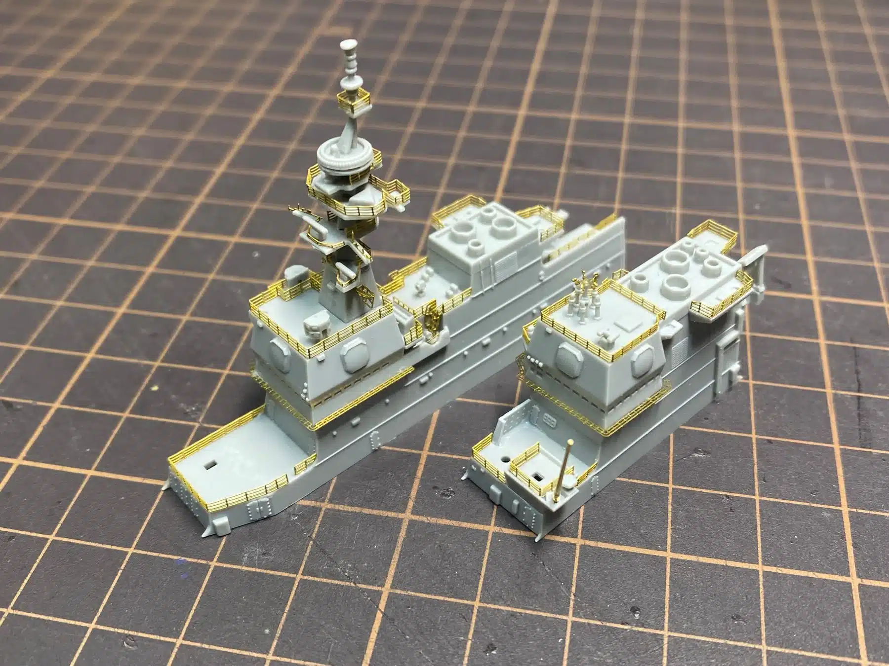 軍艦の艦橋部分のプラモデル