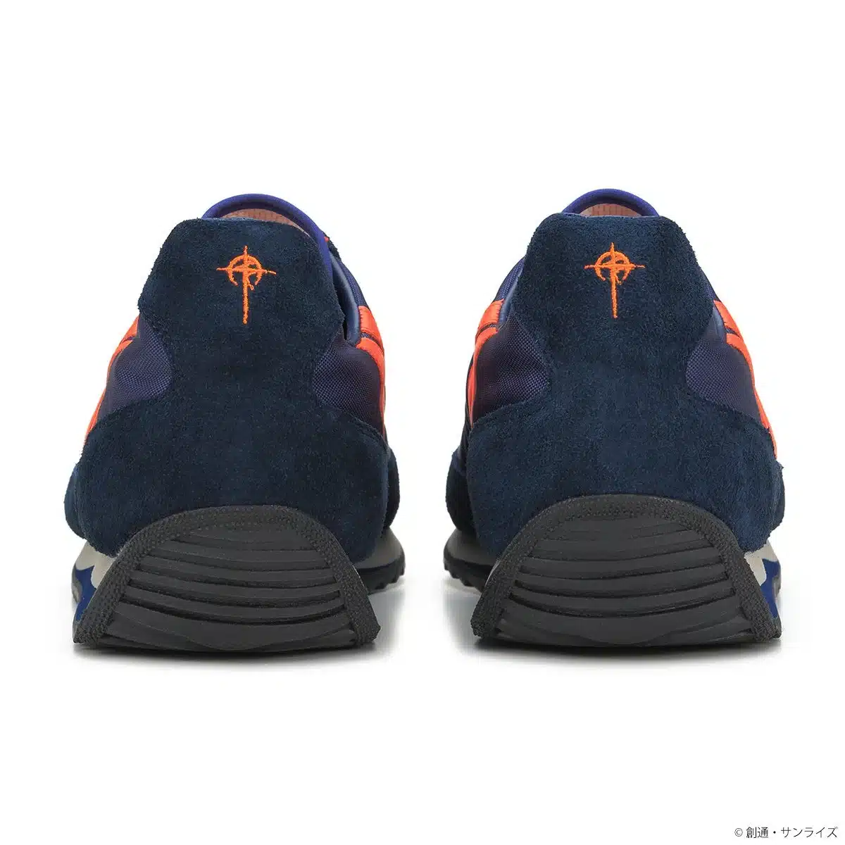 スニーカーの踵に刺繍されたマフティーマーク