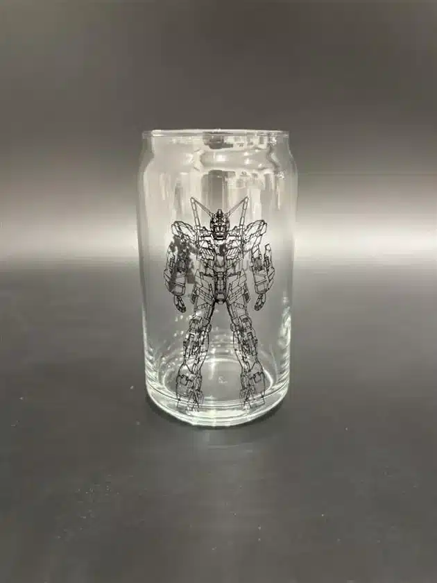 【B賞】実物大ユニコーンガンダム立像缶型グラス