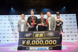 優勝者とトロフィー、小切手
