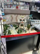 ユニコーンガンダムを中心とした精巧な大型ジオラマ