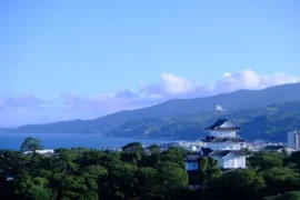 小田原城と海、山の風景
